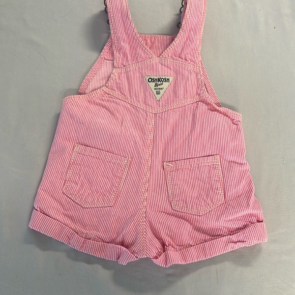 OshKosh B'gosh - denim shortalls. Size  9 months - Picture 4 of 6